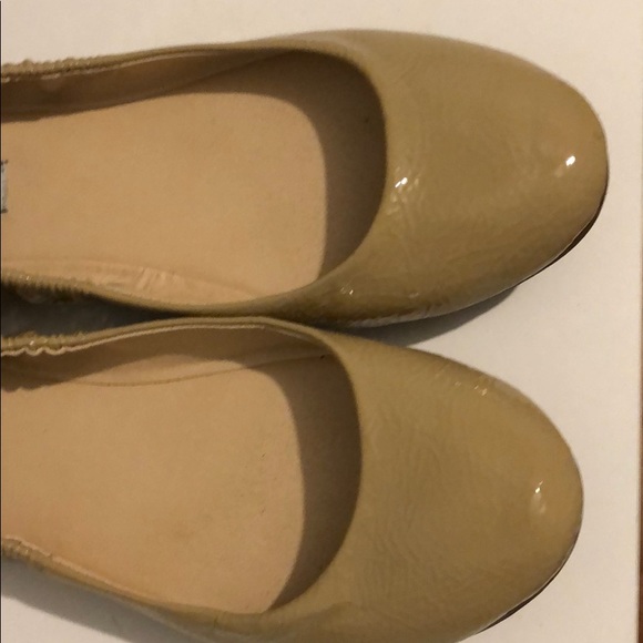 Size 8 steve madden tan flats - Picture 2 of 3